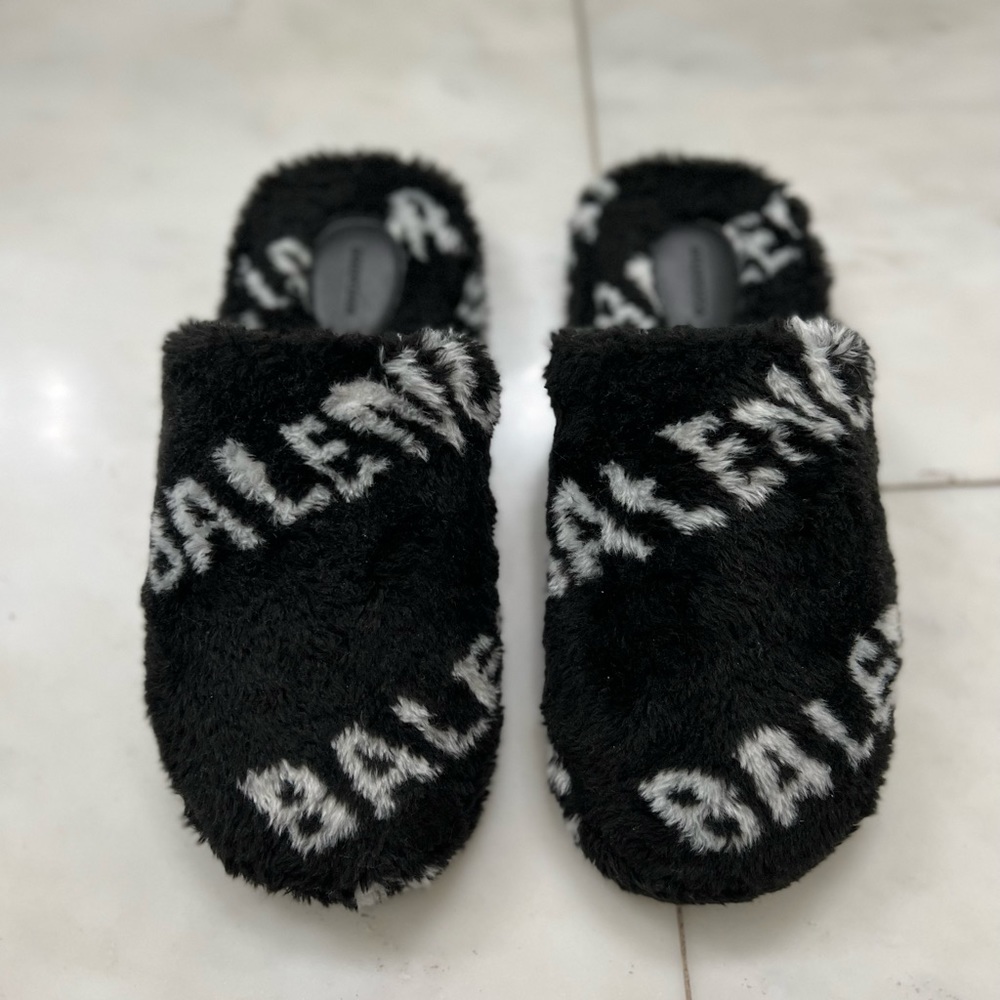BRAND NEW BALENCIAGA  LOGO FUR SLIP ON MULES